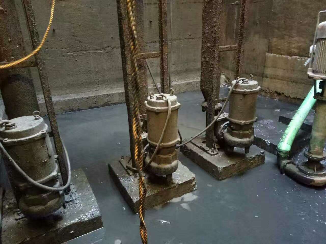 小榄镇污水池清理