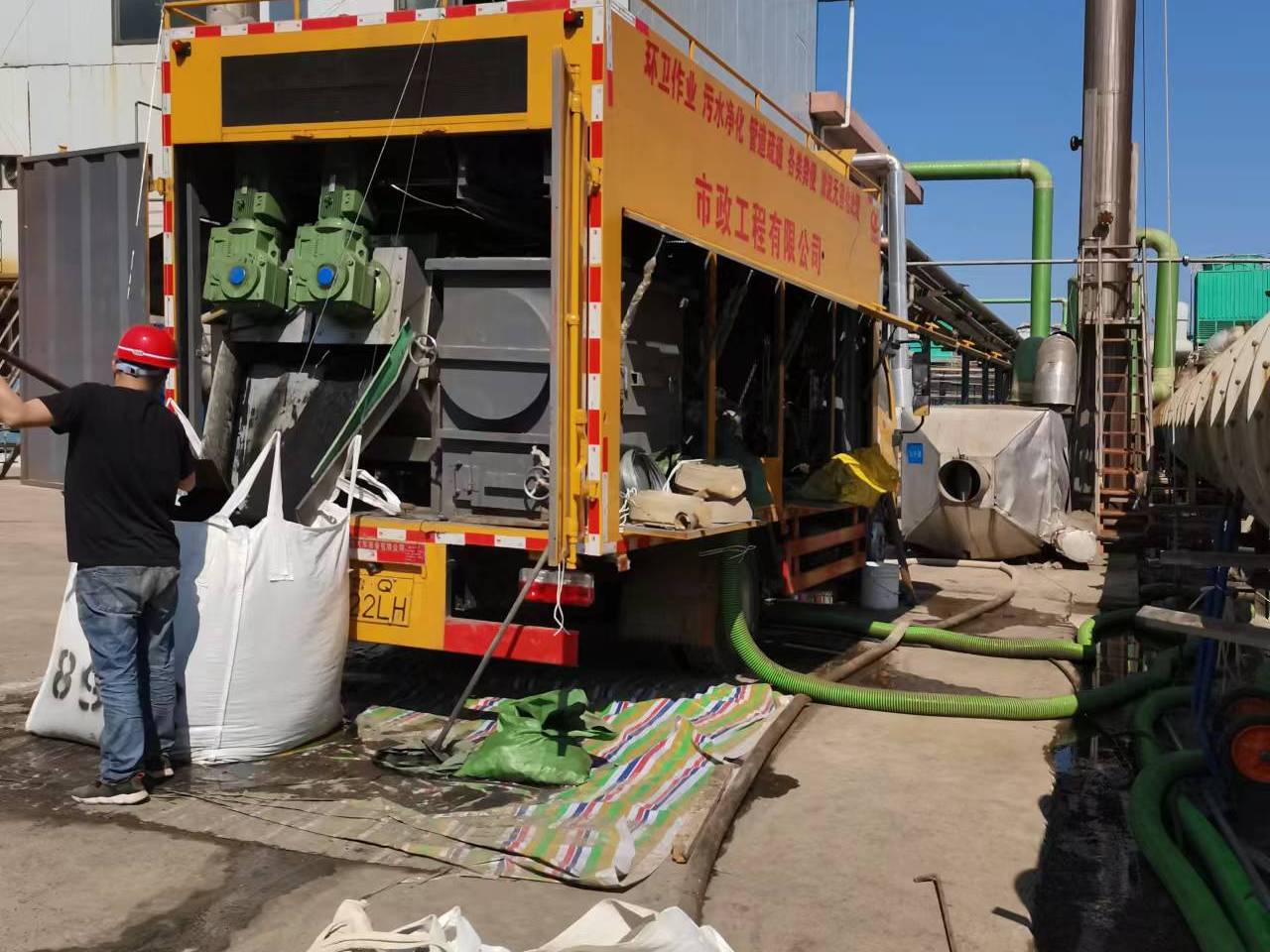 小榄镇淤泥压干处理